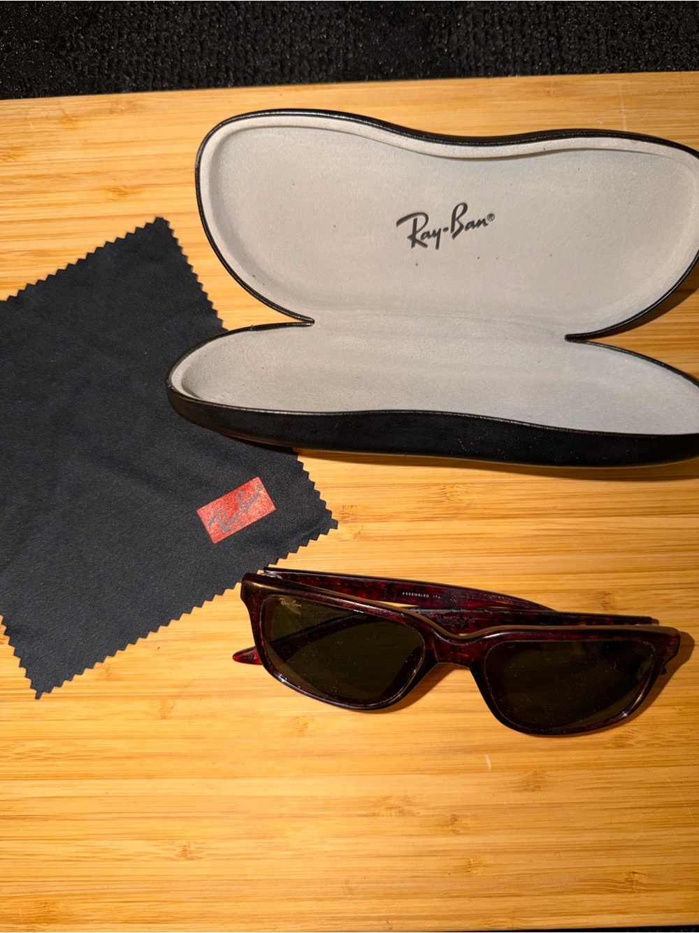 Ray-Ban Men’s Sunglasses in Dark Tortoise Frame with Green Lenses
